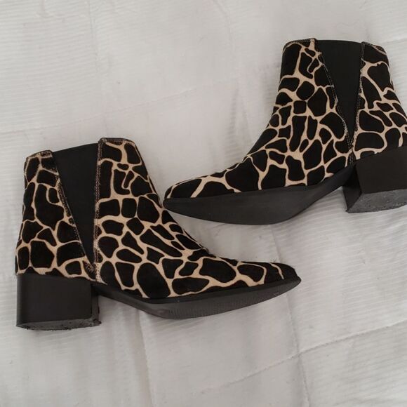 Urban Outfitters Shoes - COPY - Giraffe print booties
